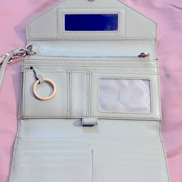 Vintage Tori Burch Envelope Clutch  in Pale Green - Picture 6 of 10